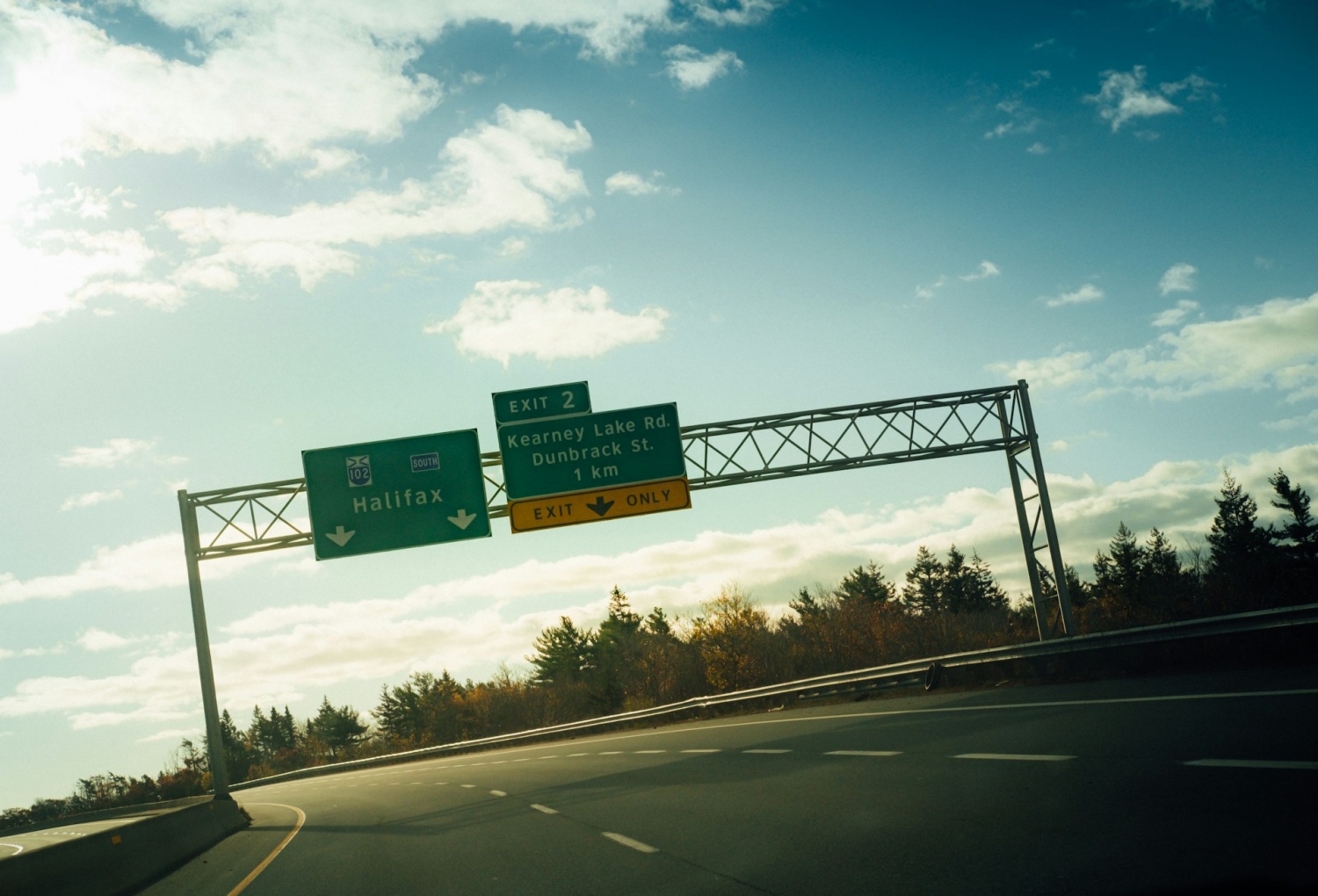 П-образные опоры: удобное размещение знаков на магистрали