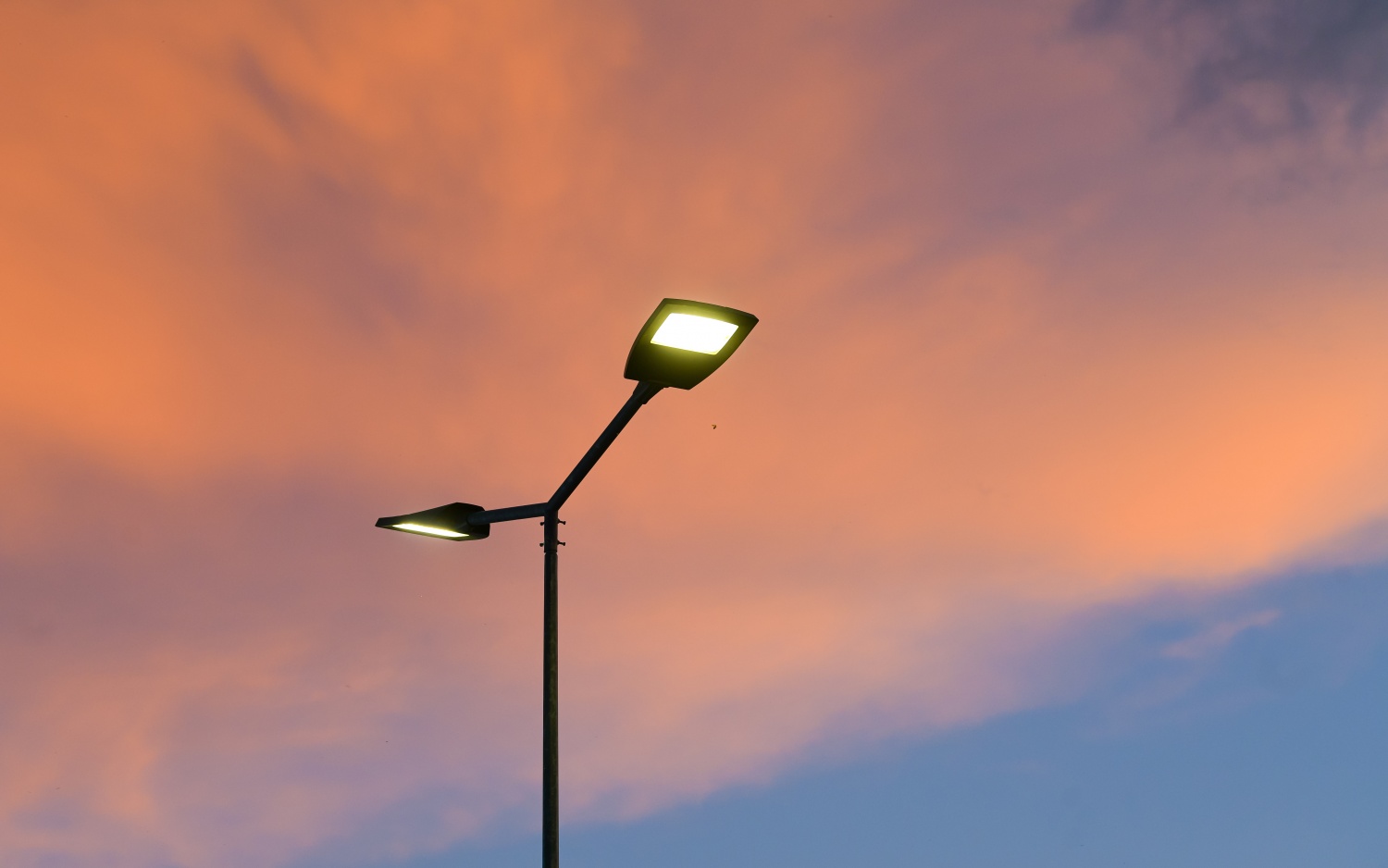 Преимущества использования опор ОГК-7 и освещения Street-Urban-85 в городском освещении