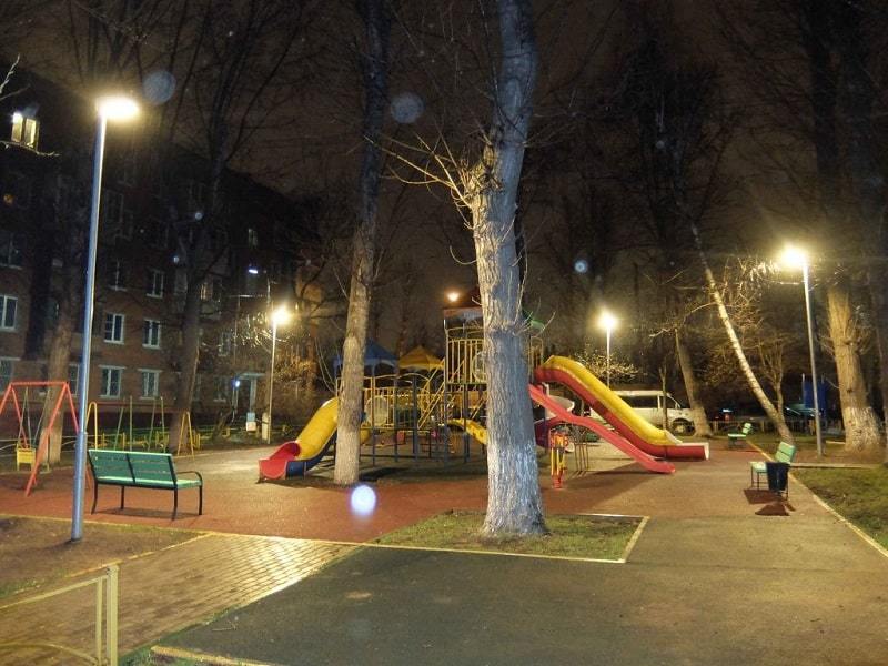 Освещение на уличной детской площадке