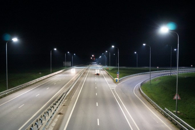 
Трасса федерального назначения, освещенная уличными светодиодными светильниками