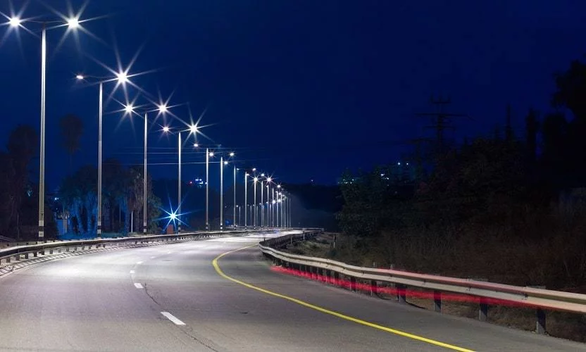 Автодорога освещенная светодиодными светильниками