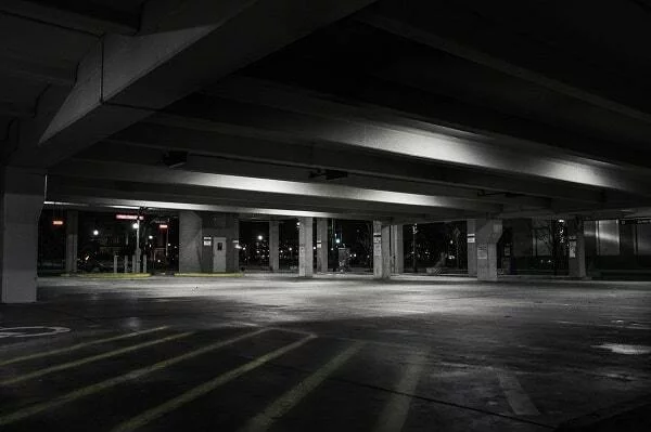 Освещение в подземном паркинге